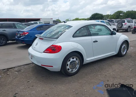 2016 Volkswagen Beetle 1.8T Classic z USA, uszkodzony, nr VIN 3VWF17AT0GM631439